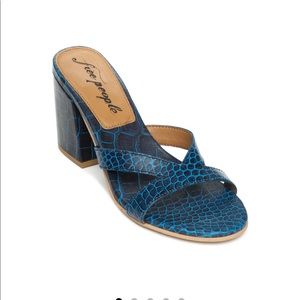 Free People Charlie V Heel Sandals Blue Animal Print Croc Sz.8